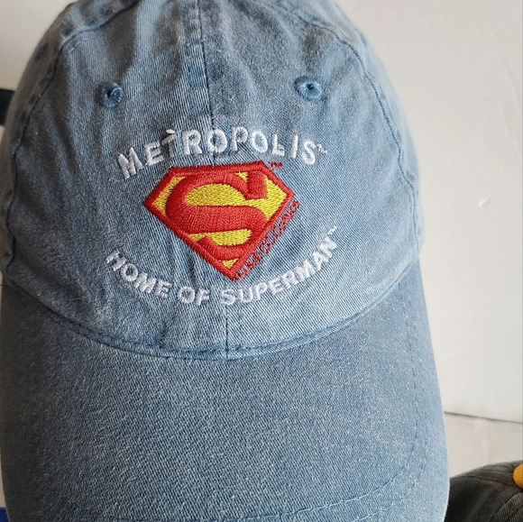 Lot of 3 baseball caps boys Cubs, Vail,Superman - Picture 3 of 8